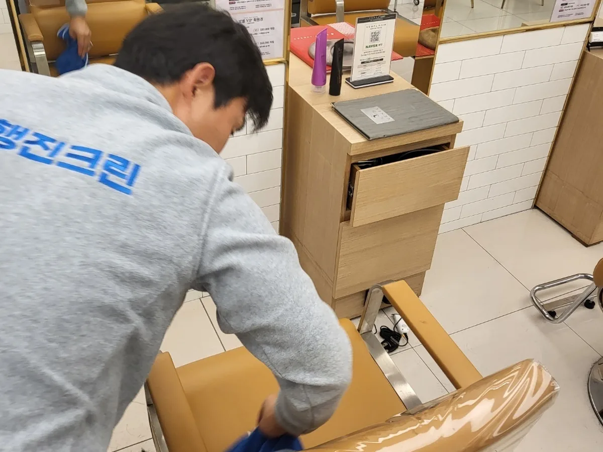 영종구 남북동 미용실 복도·대기 동선 야간 위생청소 사례 - 행진크린